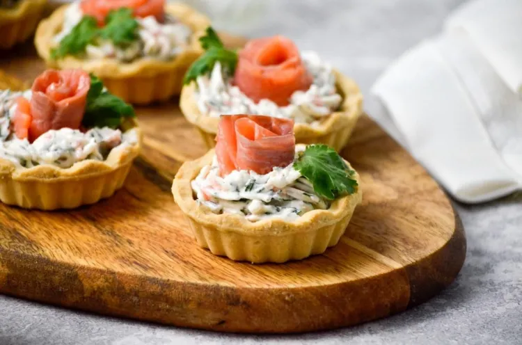 appetizers for new year's party tartlets with smoked salmon fresh herbs cream cheese