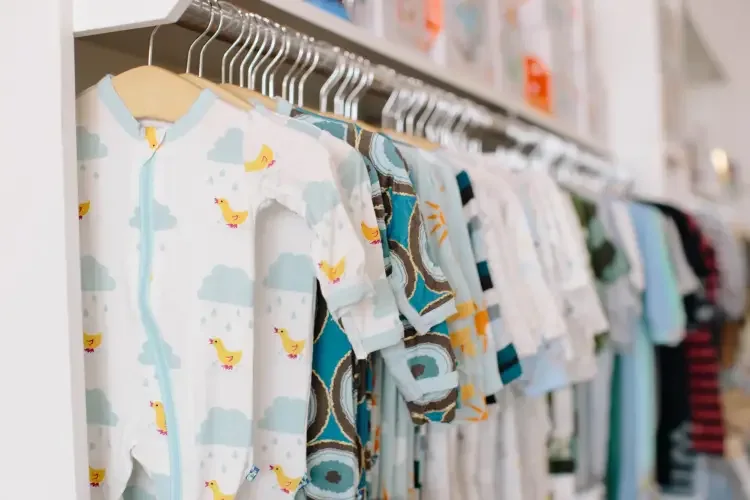organización de ropa de bebé mamelucos de bebé de manga larga