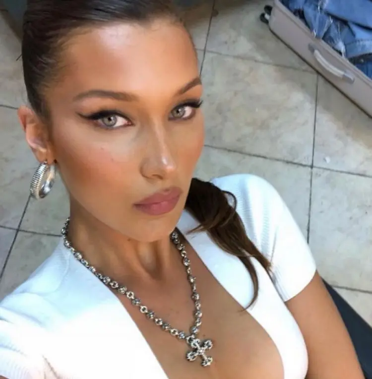 bella hadid silver necklace hoops trendy 2023 how to be in style ideas inspiration