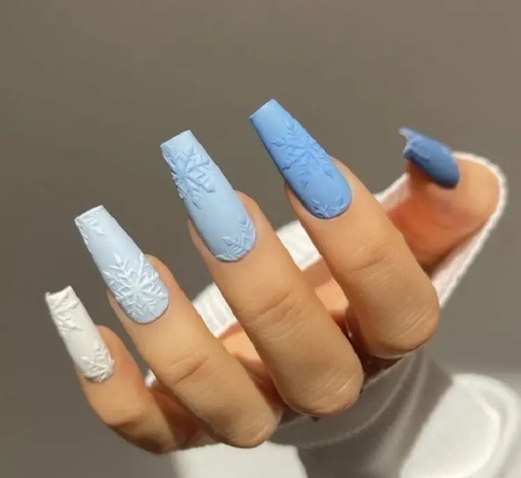 blue and white nails christmas decoration snowflakes ideas 2022 nail art trendy