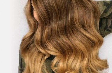 caramel balayage hair color long wavy brown hair trendy look 2023
