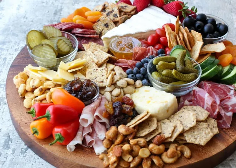 easy new years eve appetizers_cheese board ideas