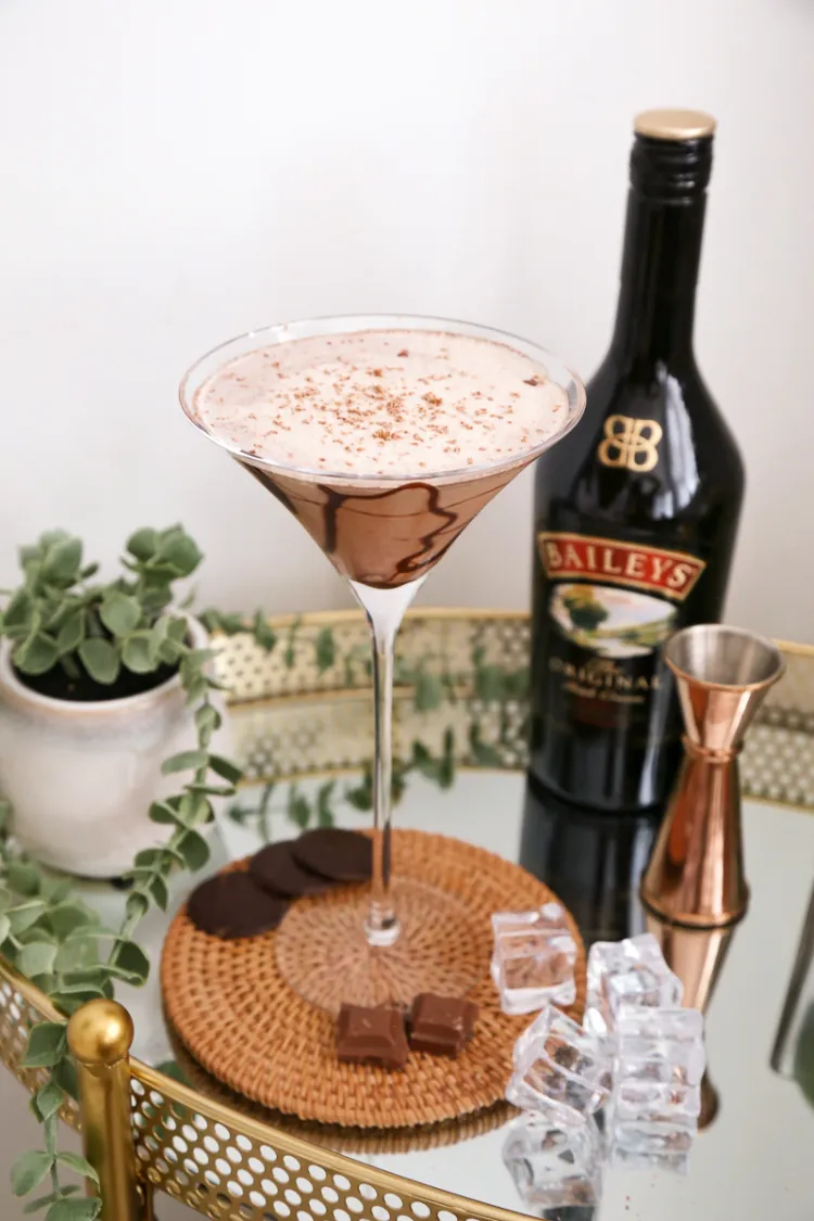chocolate martini chocolatini recipe cocktail with baileys christmas new year