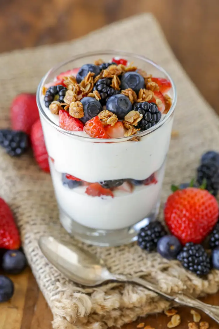 christmas brunch ideas yogurt parfait granola blueberries strawberries greek yogurt