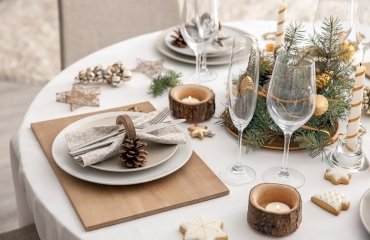 christmas centerpiece ideas for round table how to decorate properly trendy wreath candles plates