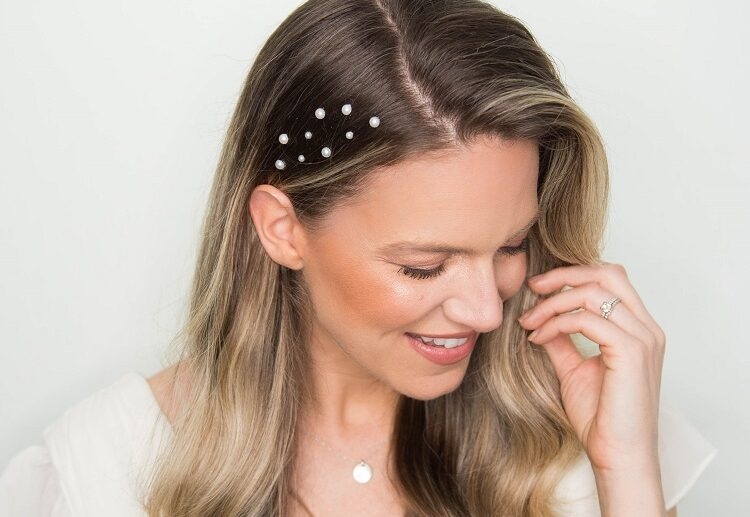 christmas hairstyles for long hair with hair pearls accessories for party hairstyle