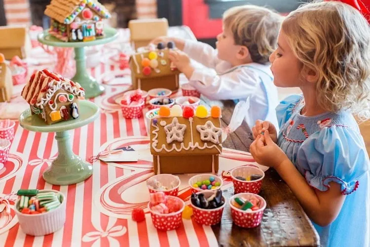 christmas party theme ideas_gingerbread house decorating party