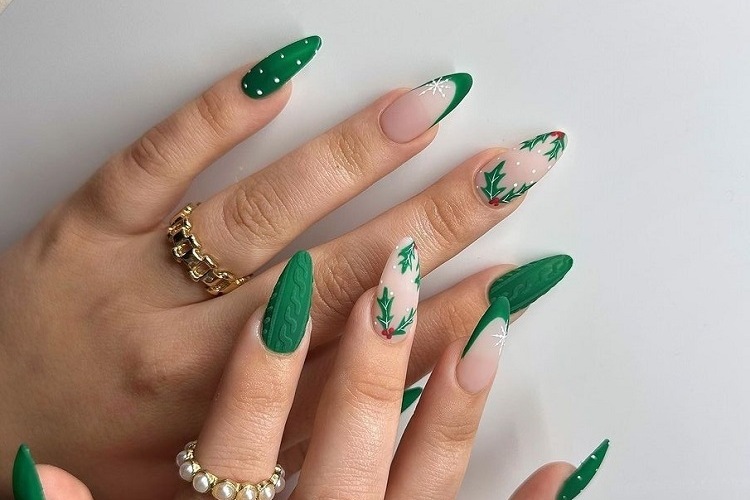christmas sweater nails green mistletoe designs decorations and art manicure in 2022 trends