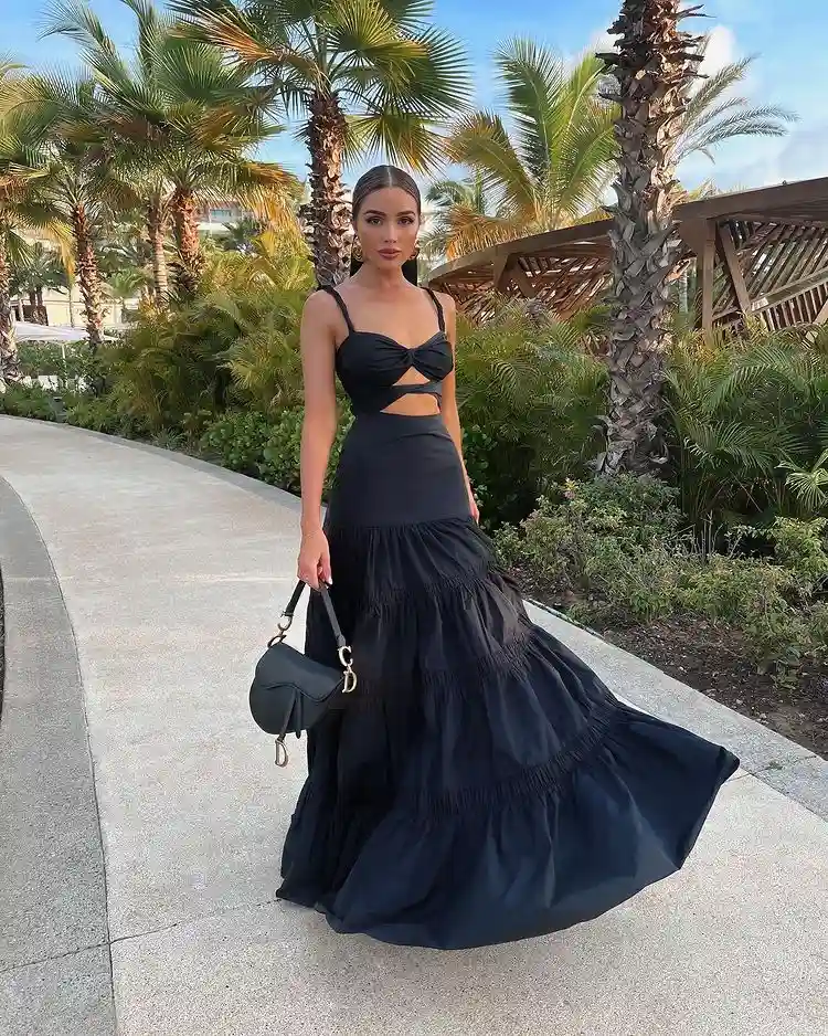 dinner on a beach outfit inspiration long black dress dior bag trendy fashion 2023