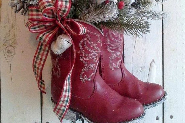 diy christmas boots decoration ideas old red boots full of greenery hung on door