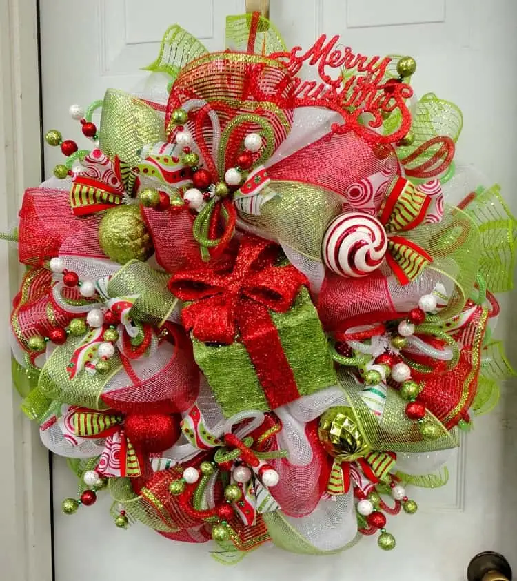 diy christmas decorations_diy mesh wreath