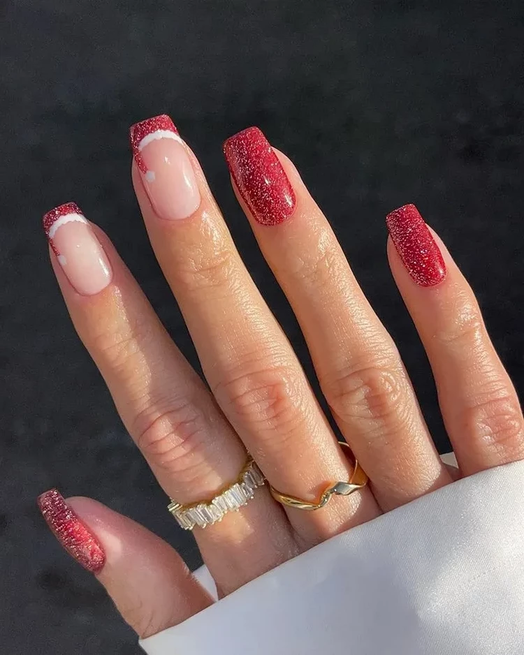 easy Christmas nail art in white and red