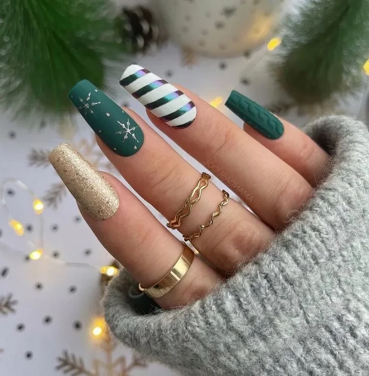 easy nail art for Christmas 2022