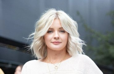 feathered lob_bleached blonde hairstyles