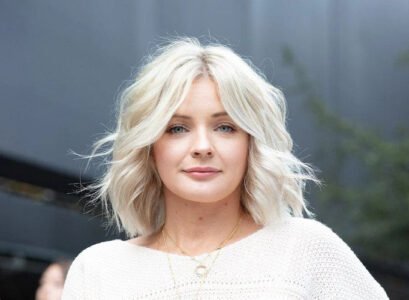 feathered lob_bleached blonde hairstyles