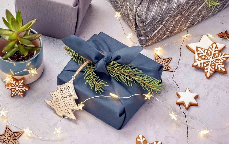 furoshiki gift wrapping_how to wrap gifts like marie kondo