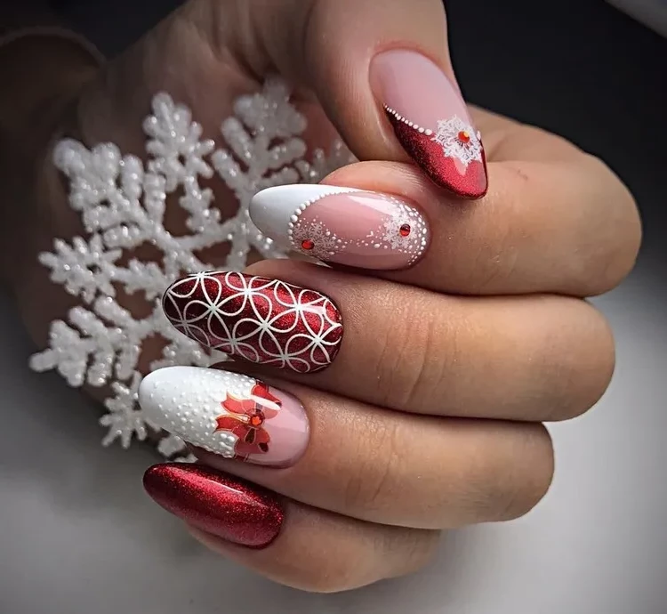 gel nail trend 2022 nail art Christmas red and white