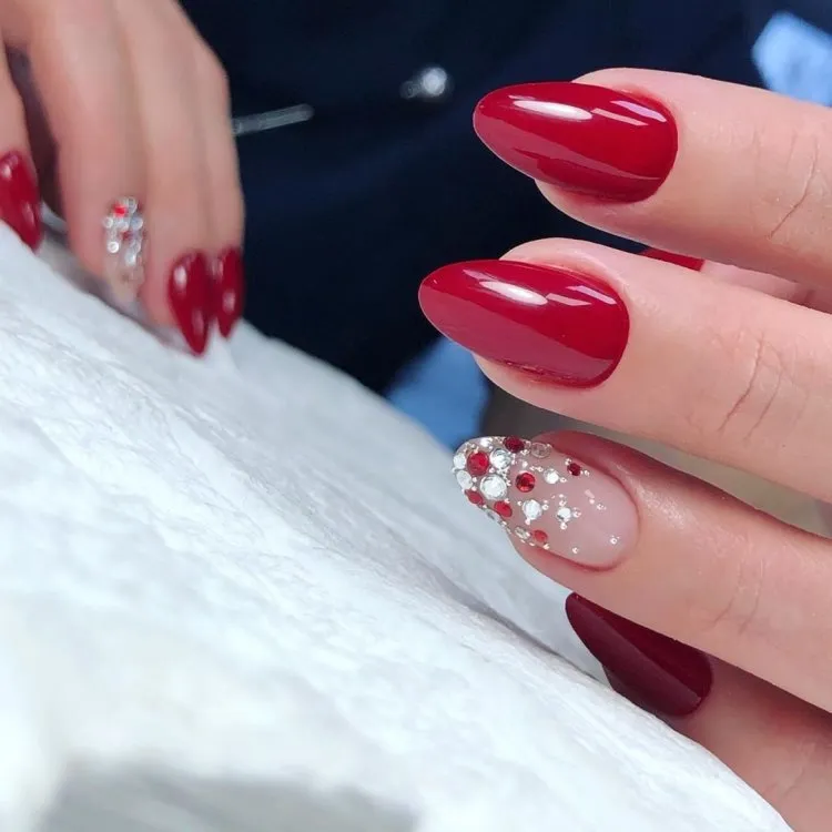 glamorous red christmas nails 2022