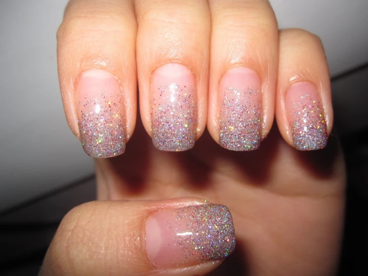 glitter gradient nails silver glitter nude color medium-length square nails
