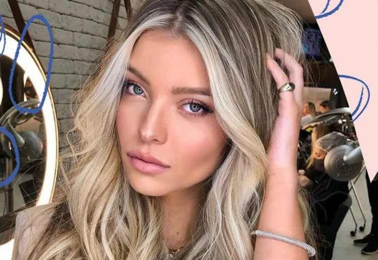 gorgeous money piece highlights long wavy hair casual look