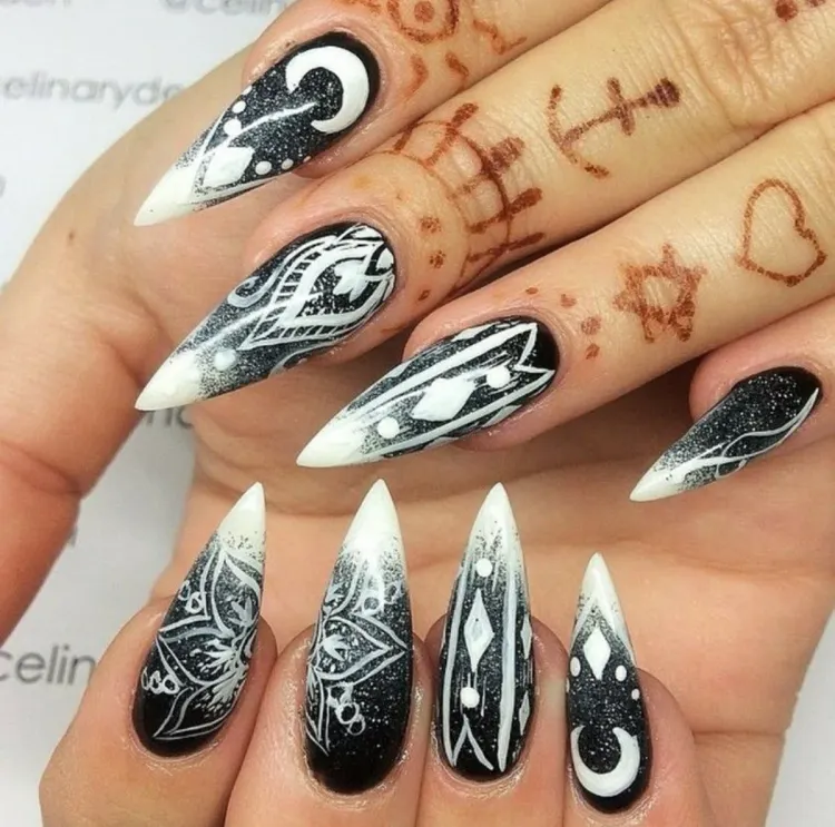 gothic nails black and white gradient effect circles lines squares ornaments snowflakes