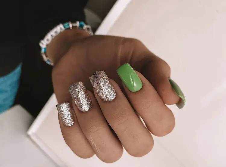 green gold sparkles nails party manicure very stylish and trendy