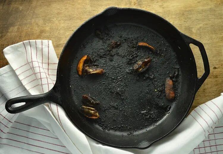 how to clean cast iron pan skillet tips and tricks helpful advice step by step