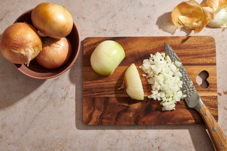 how to dice an onion chopping board wooden sharp knife