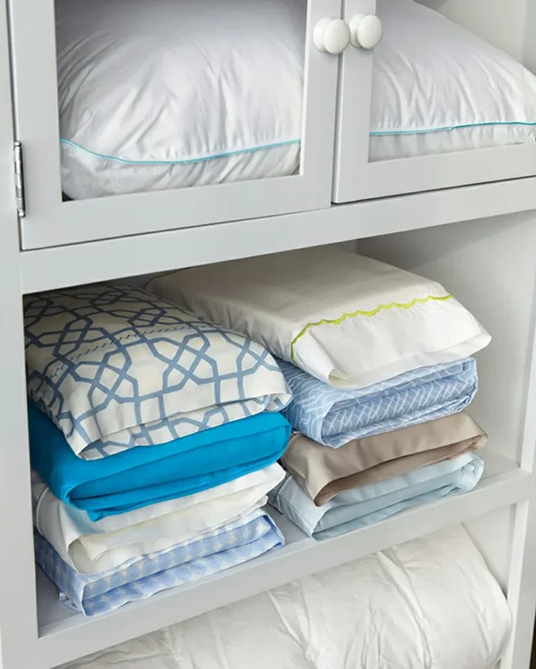 how to fold and tuck bedding sets in the pillowcase to save space