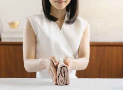 how to fold clothes like marie kondo_konmari method