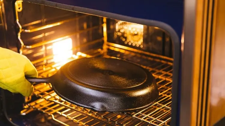 how to season cast iron pan and why is it imporant steps guide tutorial