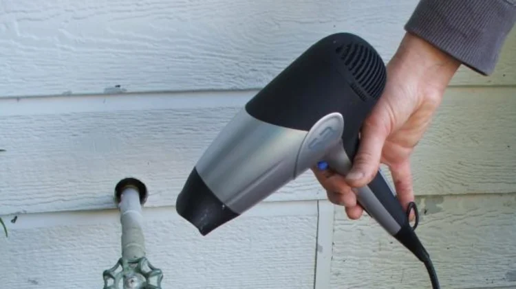 how to thaw frozen pipes with a hairdryer