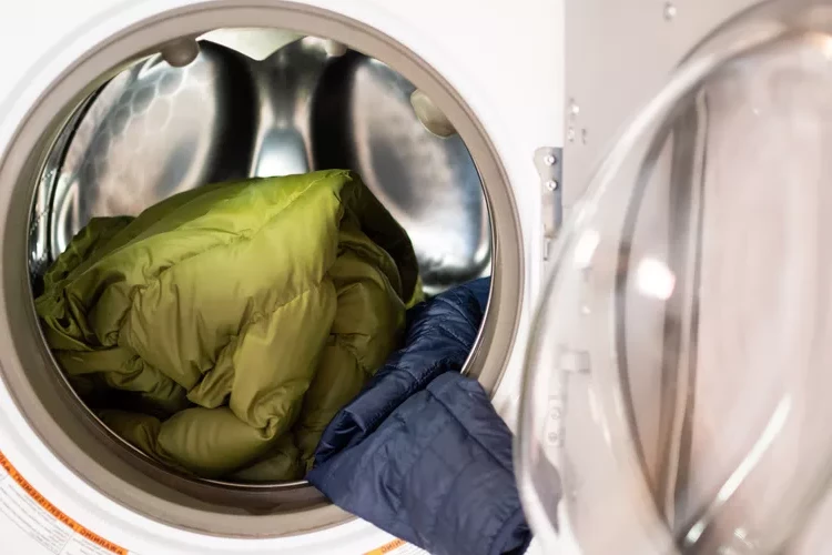 how to wash winter jackets light clothing materials like down jackets wash at home in the washing machine