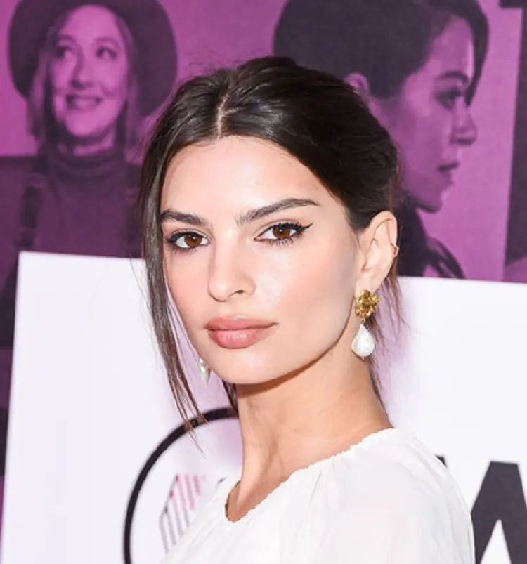 jumbo pearls emily ratajkowski emrata trends in 2023 how to be in style tips and tricks