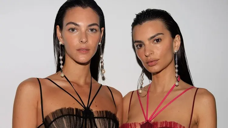 long shoulder lenght earrings emrata emily ratajkowski how to be trendy and chic in 2023 fashion runway show