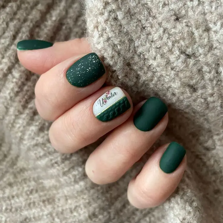 matte sweater nails in dark green color decoration for the holidays