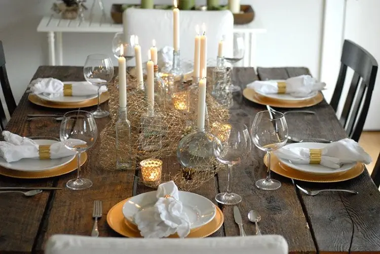 mesa de nochevieja facil de decorar usa simple oro y plata