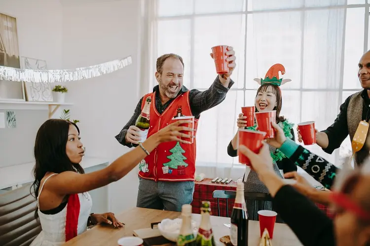 office christmas party how to plan it food ideas drinks cocktails games for coworkers