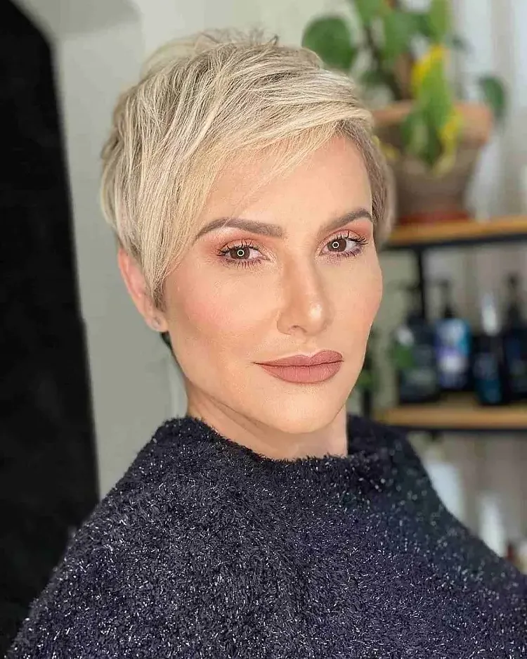 pixie cut woman 40 years old