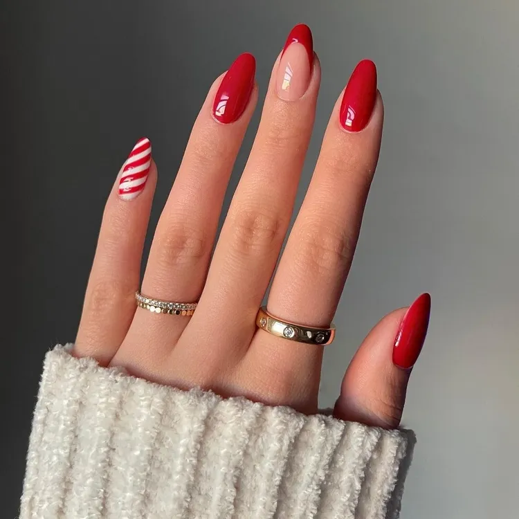 red Christmas nails 2022