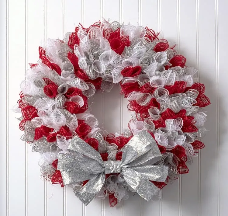 red and white wreath_red and white christmas wreath