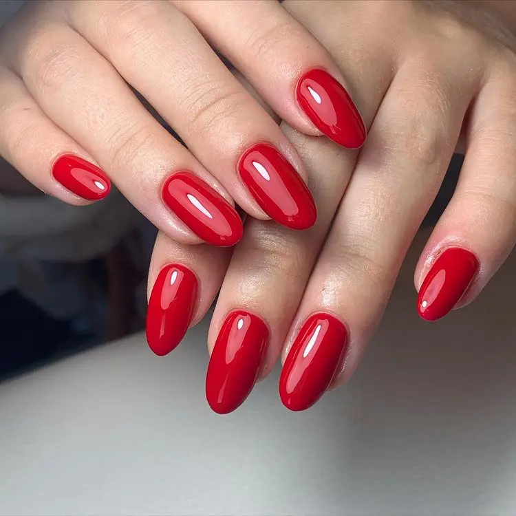 red nails theory very trendy tiktok new years eve nails design 2022 very chic minimalistic