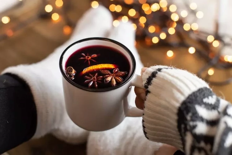 remove mulled wine stains from clothing or home textiles with effective household remedies