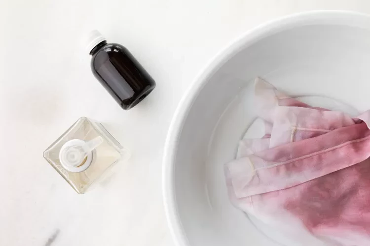 remove mulled wine stains with simple household remedies