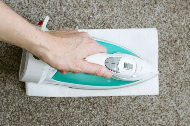 remove wax stains from the carpet