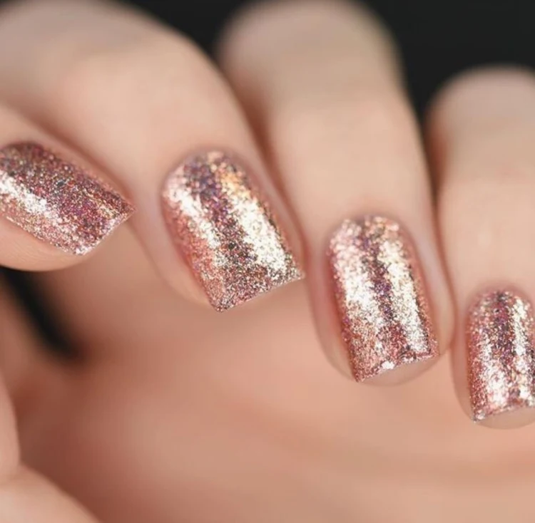 rose gold glitter nail design 2022 on each nail plate short square nails
