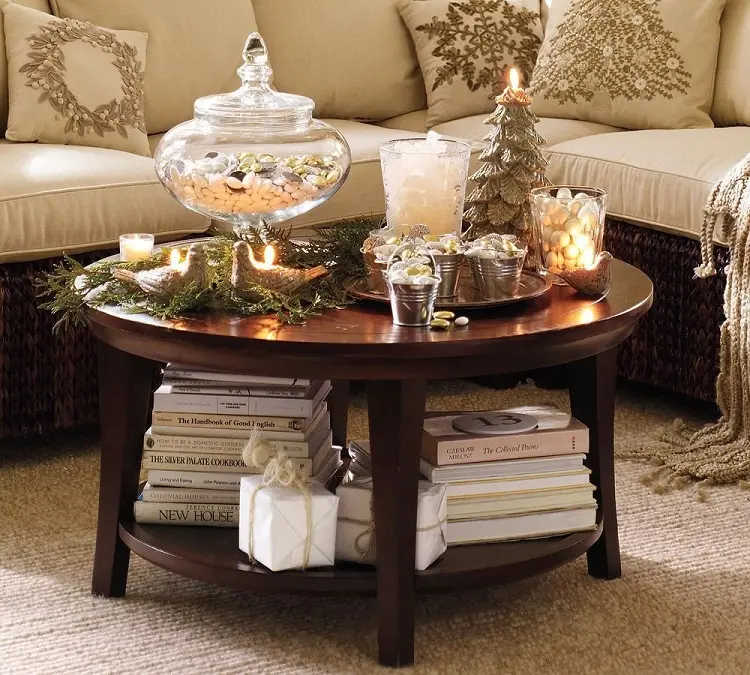 round coffee table decoration ideas for Christmas what centerpiece to choose
