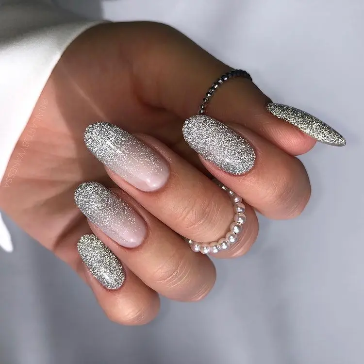 shiny party nails new years eve design ideas trends how to be chic and in style