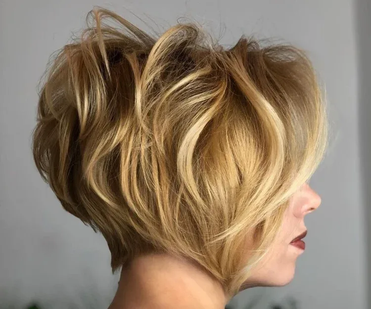 Short layered hairstyles: Find inspiration and learn how to easily style  your short hair!