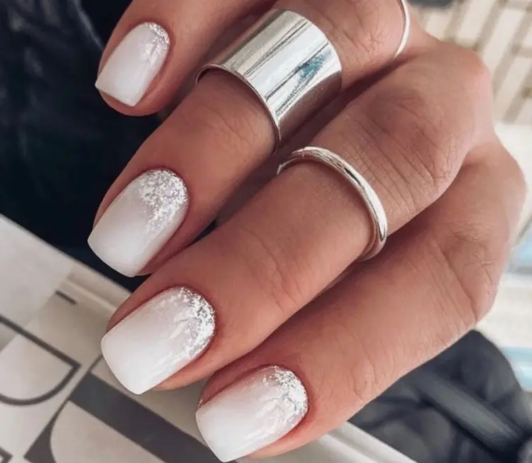 short nails christmas art ideas shiny white with silver sparkle